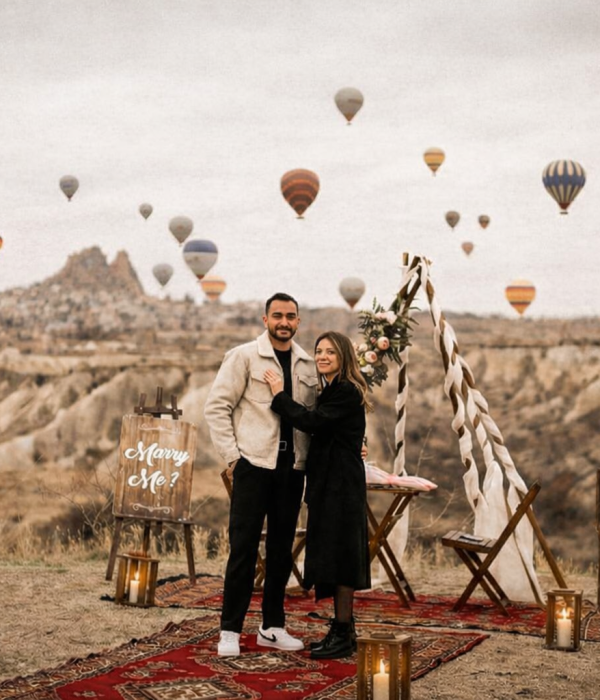 Romantik masa düzenlemeli Kapadokya proposal setup