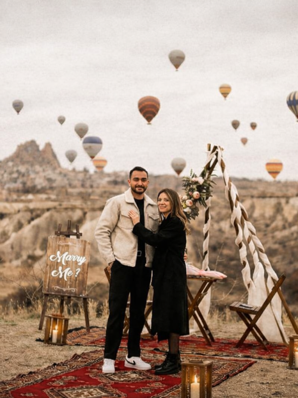 Romantik masa düzenlemeli Kapadokya proposal setup