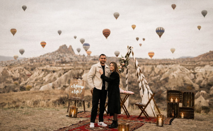 Romantik masa düzenlemeli Kapadokya proposal setup