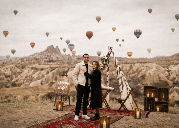 Romantik masa düzenlemeli Kapadokya proposal setup