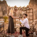Nevşehir’de balon manzaralı romantik evlilik teklifi