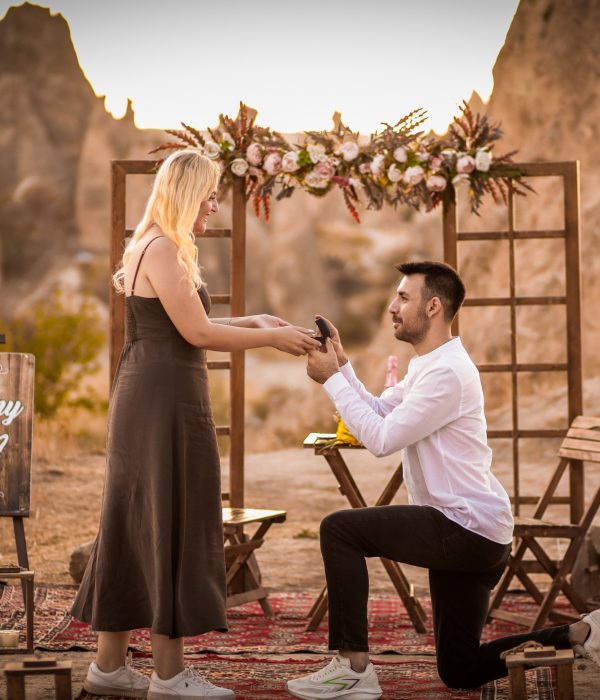 Nevşehir’de balon manzaralı romantik evlilik teklifi